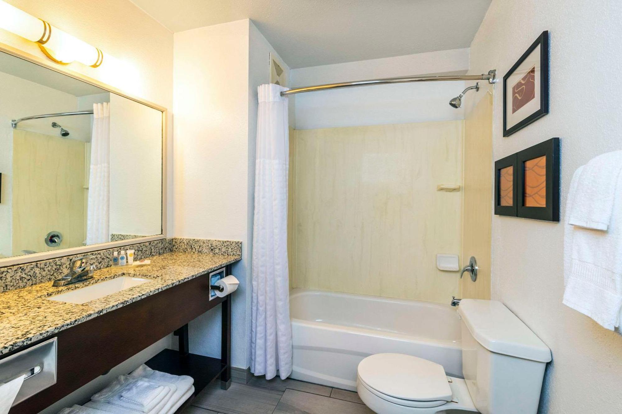 Comfort Inn & Suites Yorkton Esterno foto