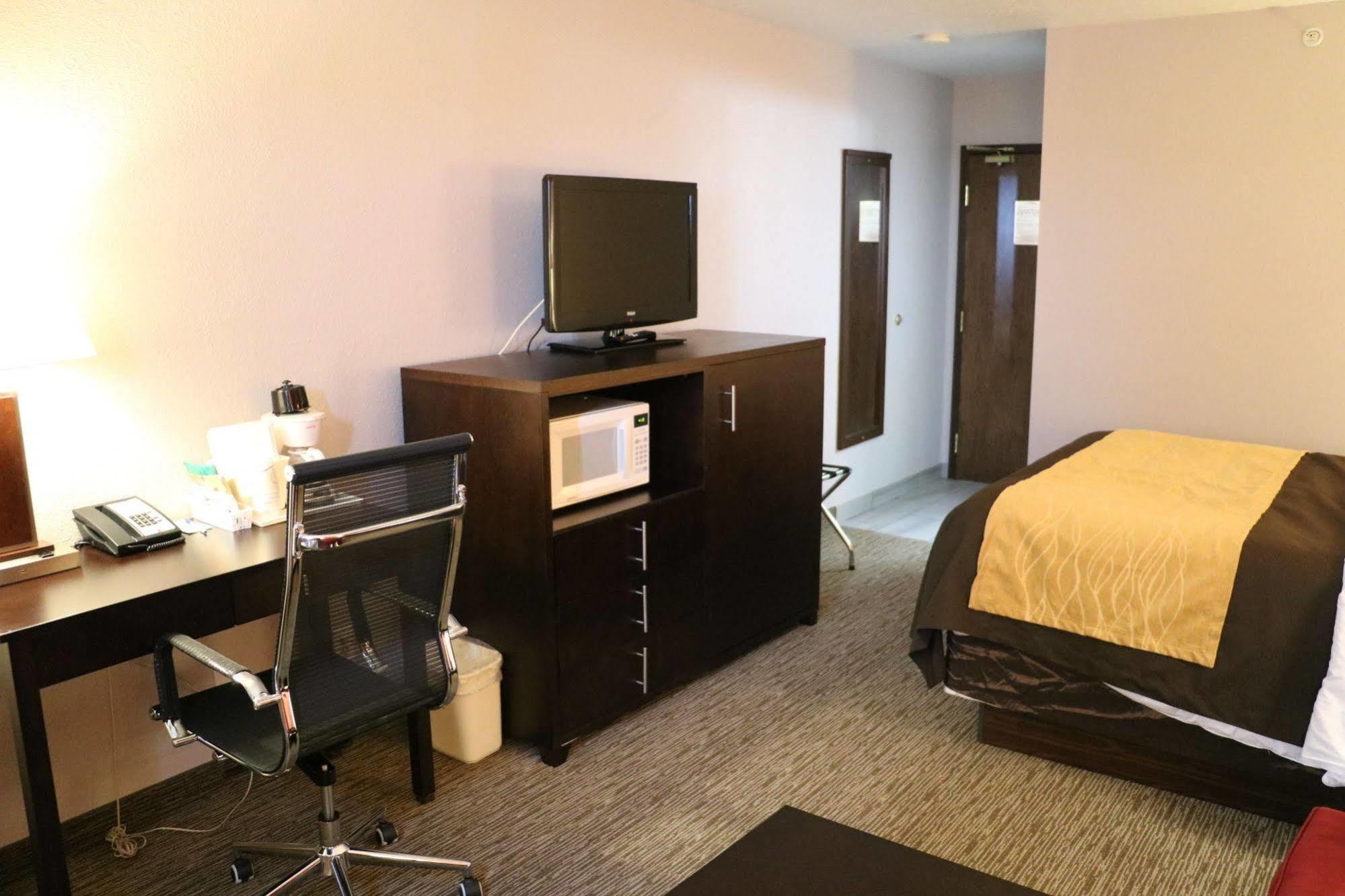 Comfort Inn & Suites Yorkton Esterno foto